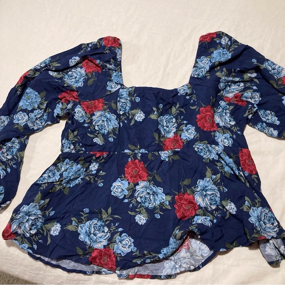 Torrid Gray Viscose Blend Floral Puff Sleeve Blouse with Peplum - Picture 4 of 8